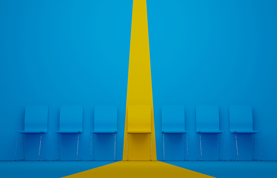 row of chairs in blue with the middle chair in yellow